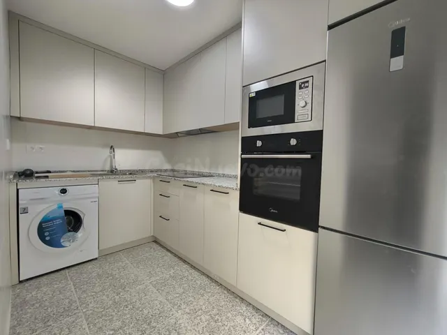 Casa de tres dormitorios semi-amueblada y reformada de alqui