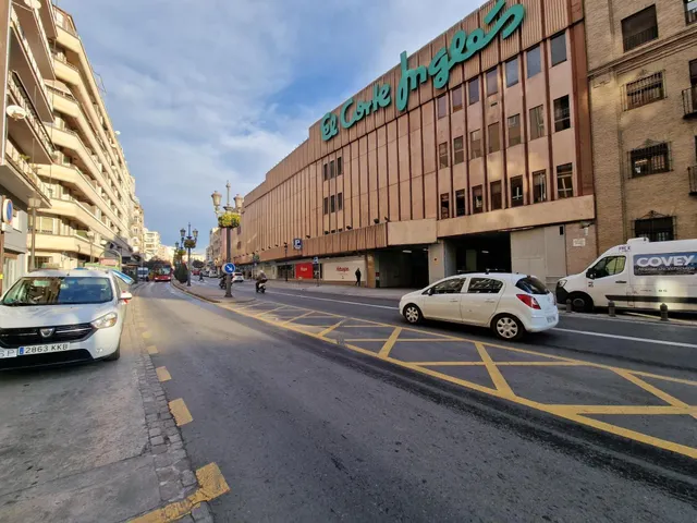 ¡Local en Acera del Darro frente al Corte Inglés! — 24