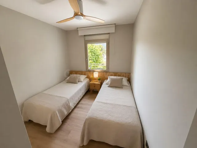 Exclusivo piso de 2 habitaciones con terraza, piscina y plaz - foto 5