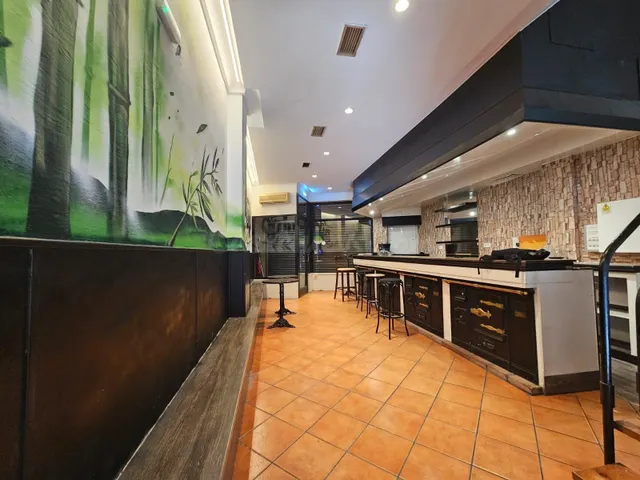 Amplio Local Comercial en Venta en Ourense - Zona Veintiuno - foto 3