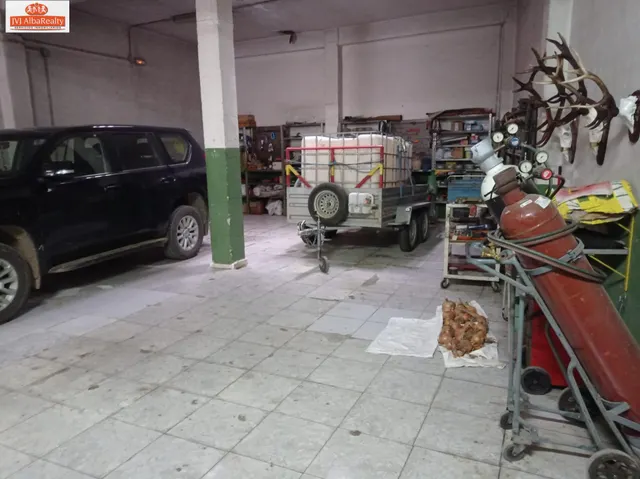 OPORTUNIDAD!! ALMACÉN-APARCAMIENTO CON VADO ZONA CARRETERA DE JAEN. — 3