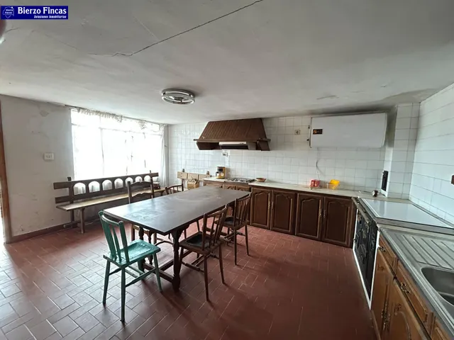 Se vende casa en Carracedelo — 23