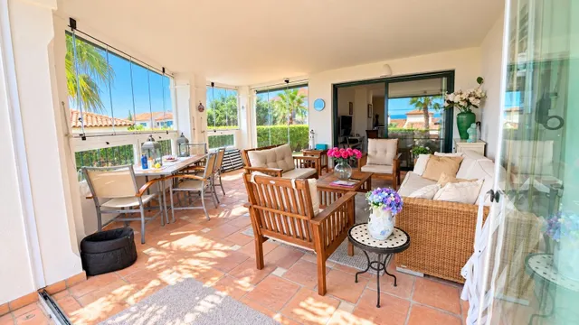 Apartamento de planta baja de esquina con 2 dormitorios con jardin y vistas parciales al mar — 6
