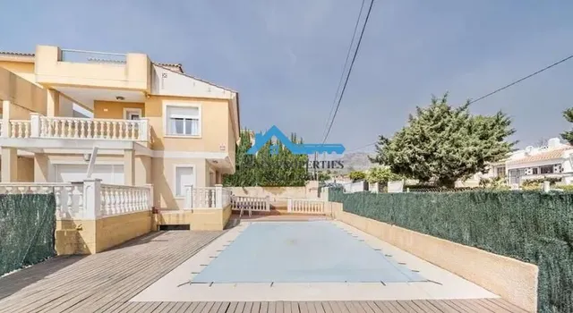 Chalet independiente con piscina privada, grandes terrazas y - foto 2