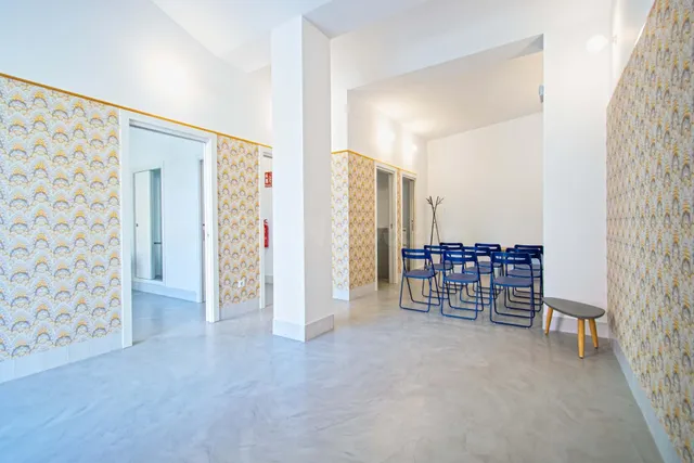 Local comercial reformado en Sevilla para clínicas y negocio - foto 4