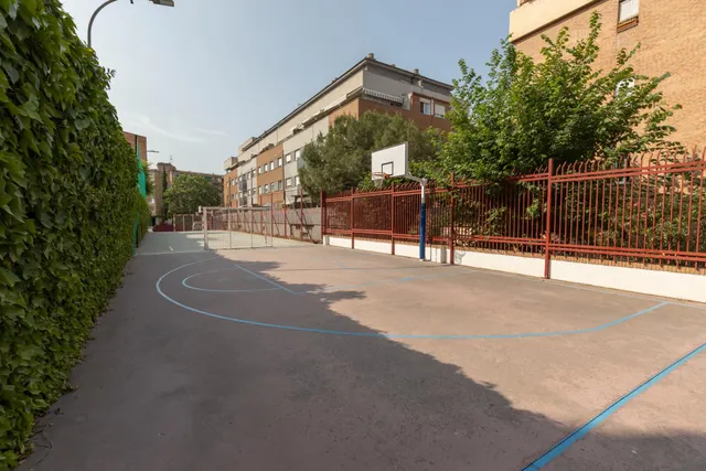 Amplio piso de 4 dormitorios en la prestigiosa urbanización Las Brisas – La Chana — 49