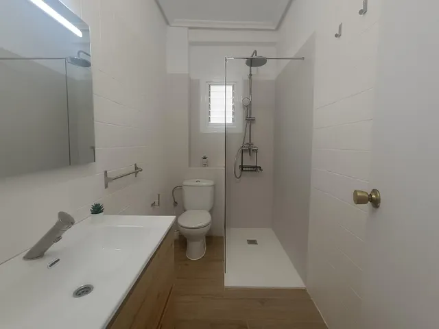 SE ALQUILA PISO ZONA RAVAL — 8