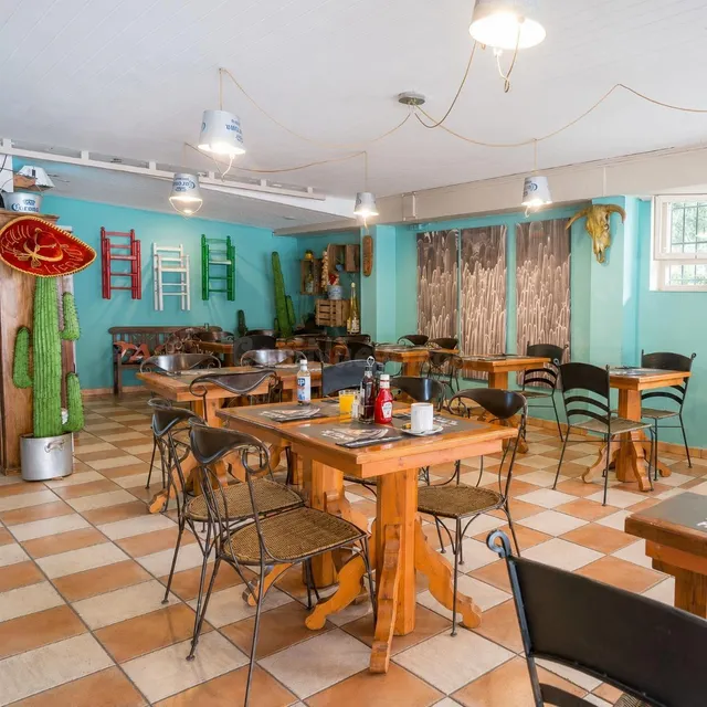 Local comercial en alquiler en L'Estartit con gran potencial - foto 2