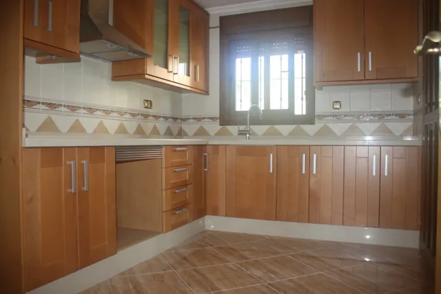 Fantástico Chalet Estilo Mediterráneo en Los Altos de Torrevieja con 3 Dormitorios y 4 Baños — 2