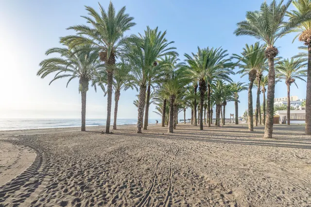 Exclusiva vivienda en primera línea de playa en el bajondillo – Torremolinos — 36