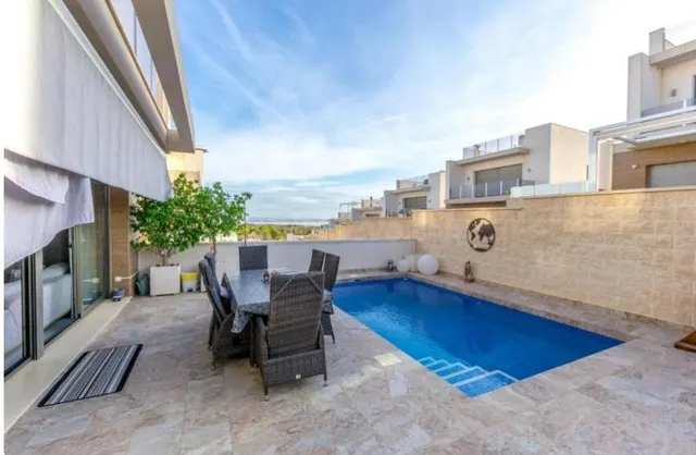 VILLA DE 3 DORMITORIOS 3 BAÑOS EN ORIHUELA COSTA (PAU 26) - foto 4