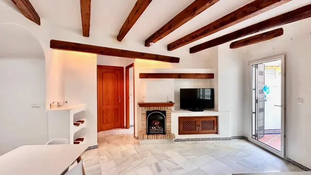 Apartamento con terraza, provincia de Alicante, Torrevieja. 2 habitaciones, 63 m2, 200 metros al mar. — 14