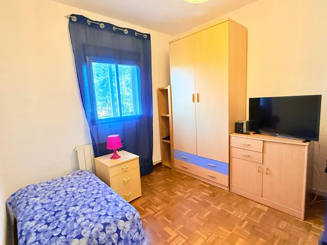 Piso exterior con ascensor en Villaverde · 2 dormitorios · Bien comunicado · Madrid — 12