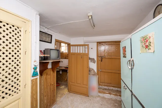 Casa para reformar en el centro de Lanjarón con gran potencial de inversión — 10