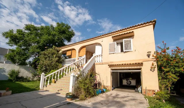 Chalet independiente en parcela esquinera de 515 m2 con gran garaje en Maravisa — 4
