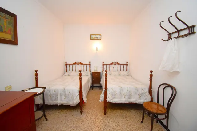 Casa de pueblo con amplio jardin en Petra - foto 5