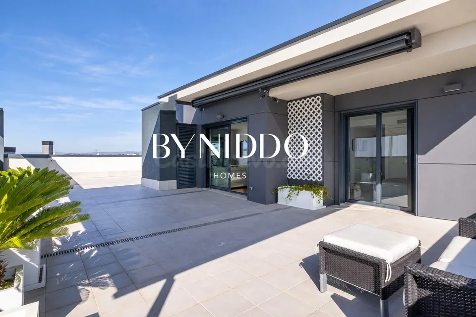 Ático a tres vientos con terraza de 106 m2 y vistas en Can Mates