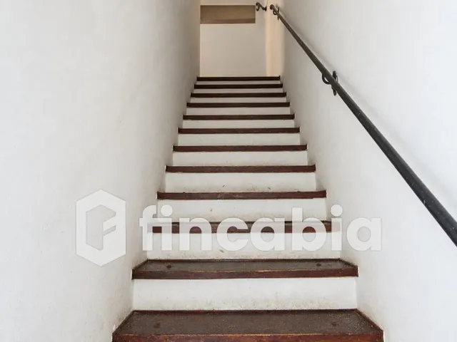 Casa para reformar con patio, balcones y local en Breda — 33