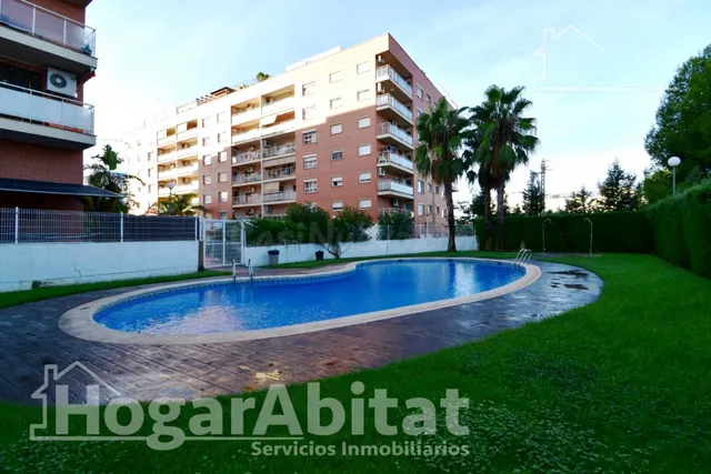 Luz, amplitud y confort familiar en este exclusivo piso esquinero en residencial con piscina, garaje y trastero — 2