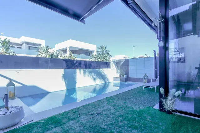 SE ALQUILA POR TEMPORADAS VILLA EN SANTIAGO DE LA RIBERA + PISCINA (SAN PEDRO DE PINATAR) MURCIA — 6
