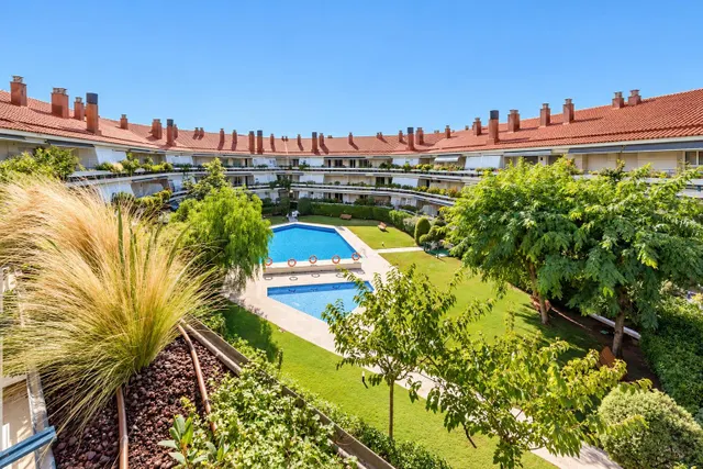 Exclusivo ático dúplex en parc de mar, frente al mediterráneo — 27