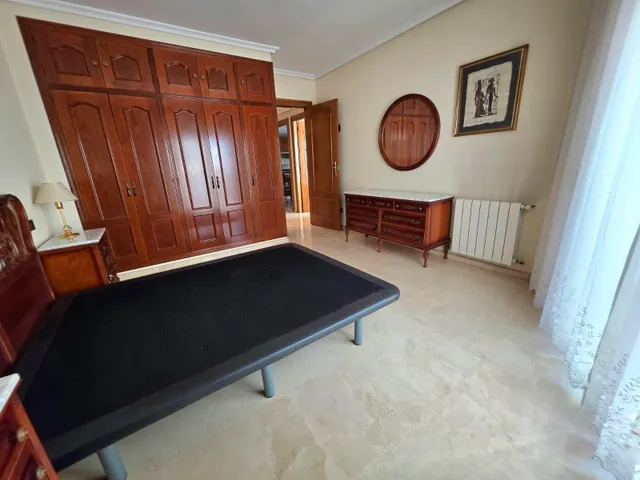 Amplia Vivienda en Alquiler con Terraza en Castellón. — 17