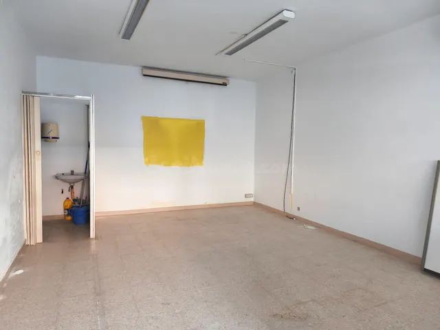 LOCAL COMERCIAL CON PROYECCIÓN EN EL CENTRO DE LA ROCA DEL V - foto 4