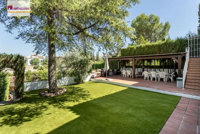 CASA PAREADA EN LA ZUBIA CON PISCINA, ZONA DE BARBACOA Y JARDÍN — 6