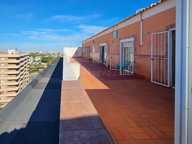 Ático en el barrio de Corea — Terraza de 130 m2, 5 habitacio
