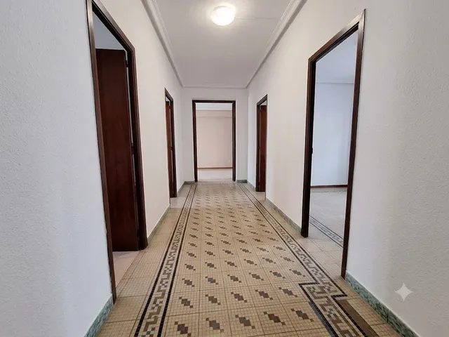 Casa modernista de 218 m2, en parcela de 518 m2, con jardín y garaje para varios vehículos en el centro de Monóvar — 7