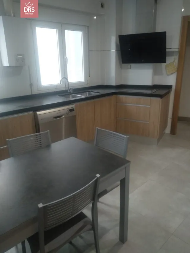 PISO EN PLENO CENTRO, CL MARTINEZ VILLENA AL LADO DEL ALTOZANO — 17