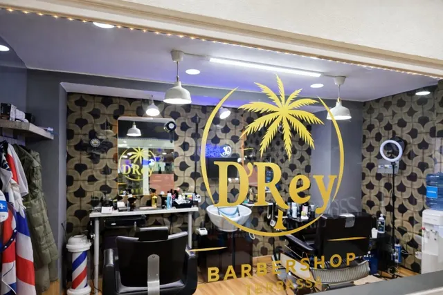SE VENDE local comercial Barbería / peluquería en venta con  - foto 2