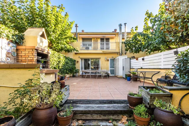 CASA AMB GARATGE I JARDÍ AL CENTRE DE SANT LLORENÇ SAVALL - foto 3