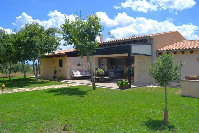 Finca rústica con chalet con licencia vacacional en Muro - foto 4
