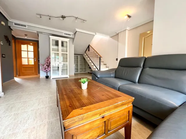 EXCLUSIVA CASA ADOSADA CON ASCENSOR Y PISCINA EN CIUDAD JARDIN — 24