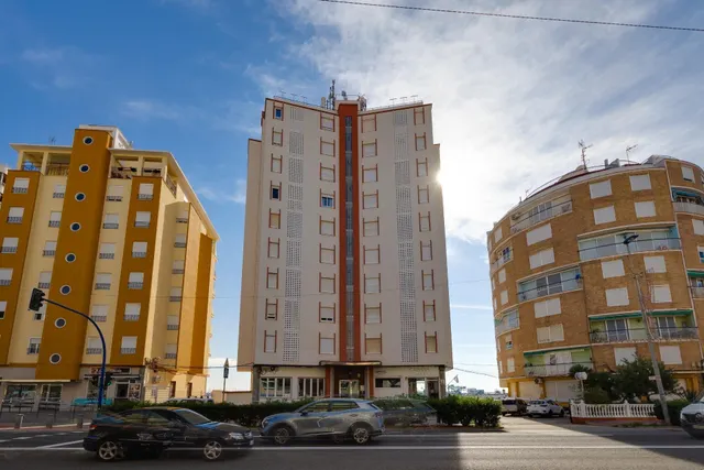 PRECIOSO APARTAMENTO TOTALMENTE REFORMADO CON VISTAS FRONTALES AL MAR — 44