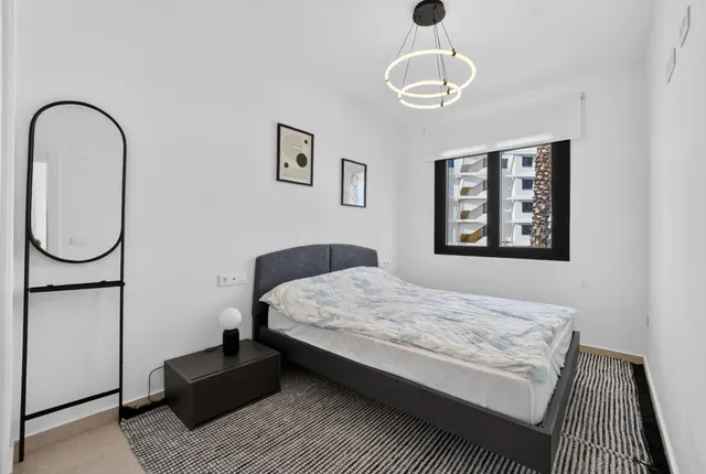 Moderna Vivienda Familiar con Piscina Privada en Excelente Ubicación — 19