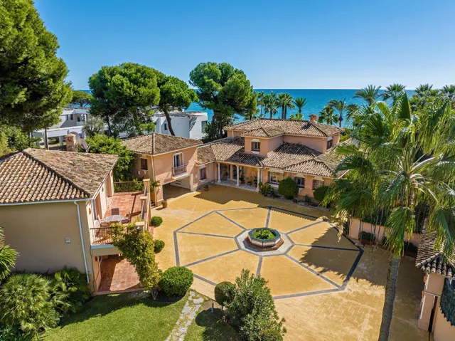 ESPECTACULAR CASA A PIE DE PLAYA - ESTEPONA - foto 5