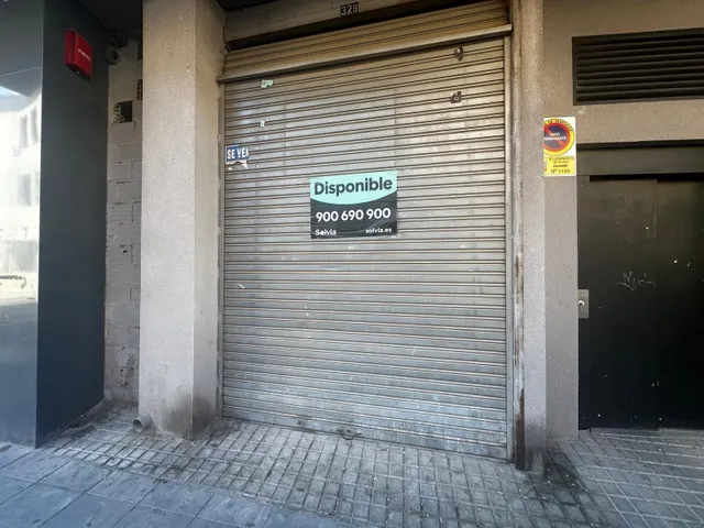 ¡Oportunidad Imperdible en el Corazón de Villena! Local Comercial a la Venta — 15