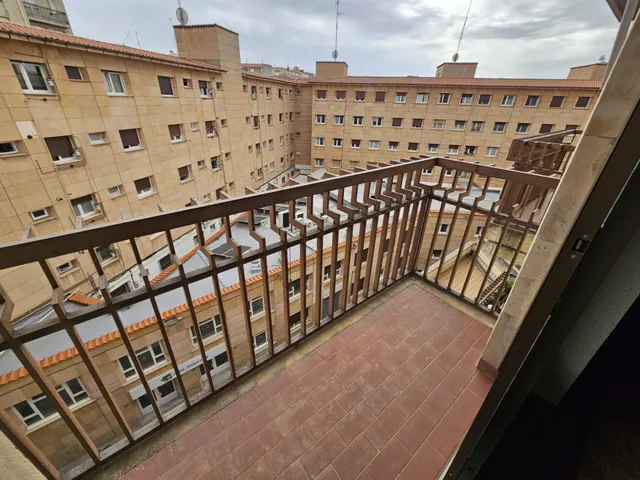 Exclusividad, amplitud y confort en el centro de Salamanca, 3 amplios dormitorios y plaza de garaje cerrada — 9