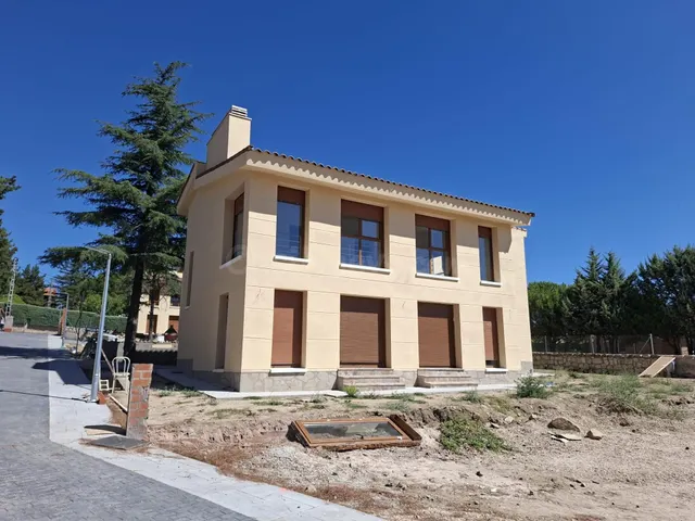 CHALET INDEPENDIENTE EN LOZOYUELA – DESDE 495.000 € – SIN CO - foto 2