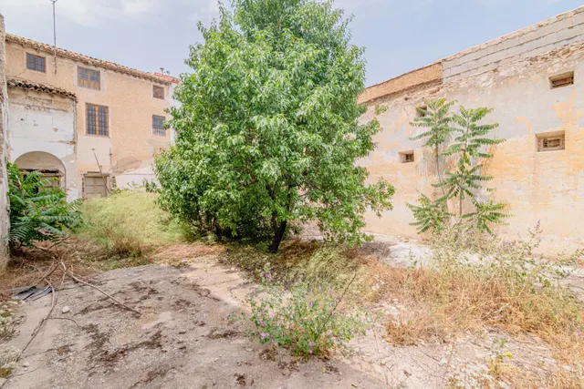 Oportunidad de inversión en el centro de Baza: solar urbano con salida a dos calles — 24