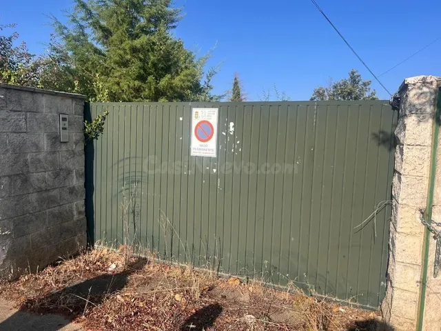Vivienda unifamiliar con gran parcela en Valverde de la Virgen - León — 2