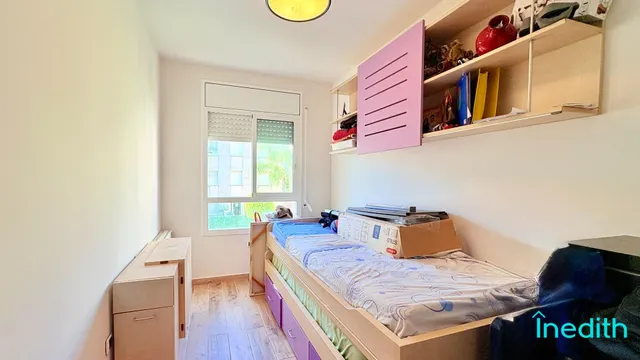 A 50 metros de la playa, Piso impecable con terraza, vistas , parking, trastero y piscina — 24