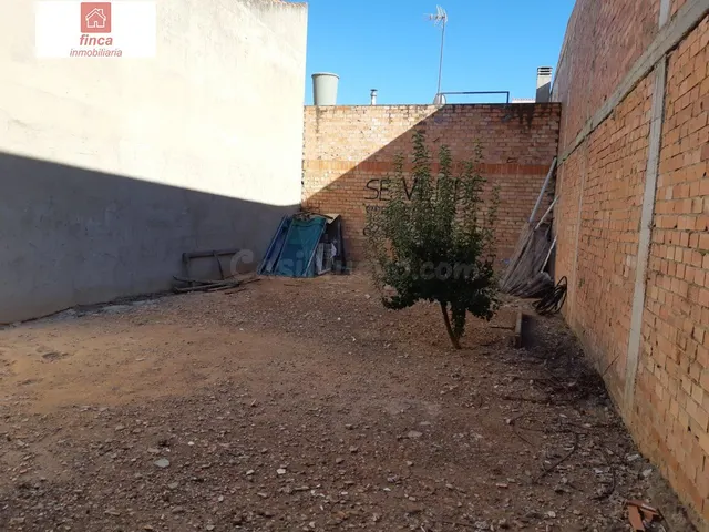 MONTIJO , SOLAR URBANO RODEADO, EXCELENTE UBICACIÓN ZONA RES