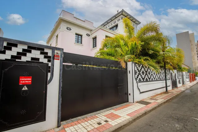Chalet reformado independiente con jardín y piscina - Ciudad Jardín — 2