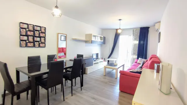 Vivienda tres dormitorios y aparcamiento en alquiler, Málaga - Centro — 41
