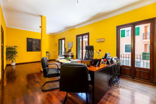 Amplia vivienda con múltiples posibilidades en el centro de 