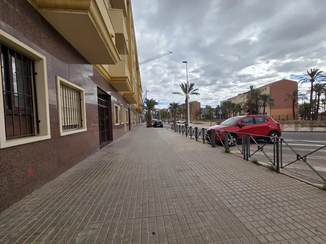 Amplia vivienda de 3 dormitorios con ascensor en Elche — 2