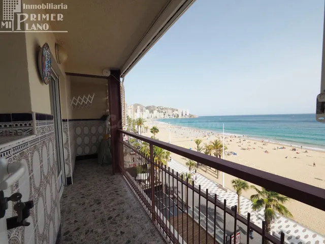 *Piso dúplex en primera linea de playa, de 156 m2, con 2 dor
